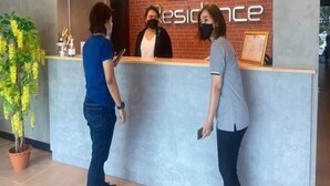 A reception desk with a brick wall and a sign that reads "Residence." - Capital O 75512 Loft Residence (Suphan Buri)