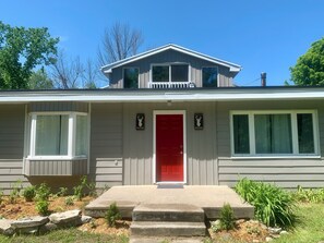 Exterior detail - A Cozy Country House - Family Sized w/ Game Room and Large Property! (Kingston)