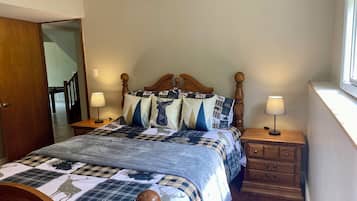 4 bedrooms, desk, iron/ironing board, travel crib
