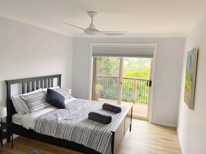 House | 3 bedrooms, iron/ironing board, free WiFi, bed sheets - Treeview - A Beautiful 3-bed House in Kiama (Kiama)