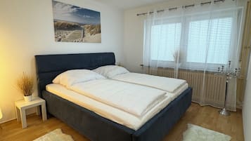 2 bedrooms, iron/ironing board, free WiFi, bed sheets
