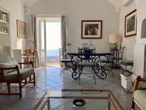 Departamento, 2 habitaciones, balcón, vista a la ciudad | Interior