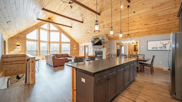 Smart TV, fireplace, table tennis