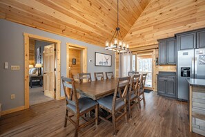 Dining - Wisp-Top  Chalet w/ Luxe Suites & Hot Tub (McHenry)