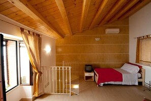 1 habitación, tabla de planchar con plancha, wifi gratis y ropa de cama 