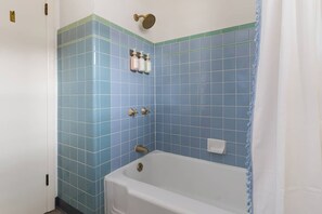  milieuvriendelijk toiletgerief, een haardroger