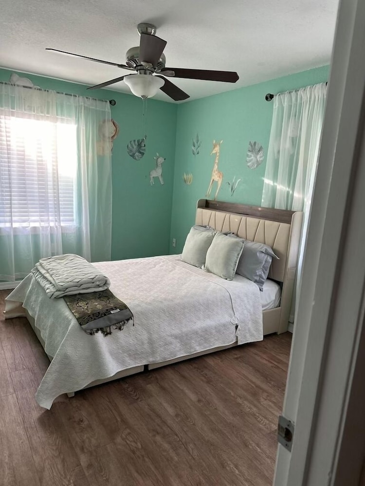 Charming 3bedroom house with AC and WiFi in phenomenal Sebring