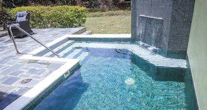 La Coterie Villa -Charming 3-bedroom villa with WiFi, AC in enjoyable Lowlands