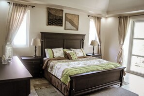 3 bedrooms, iron/ironing board, WiFi, bed sheets