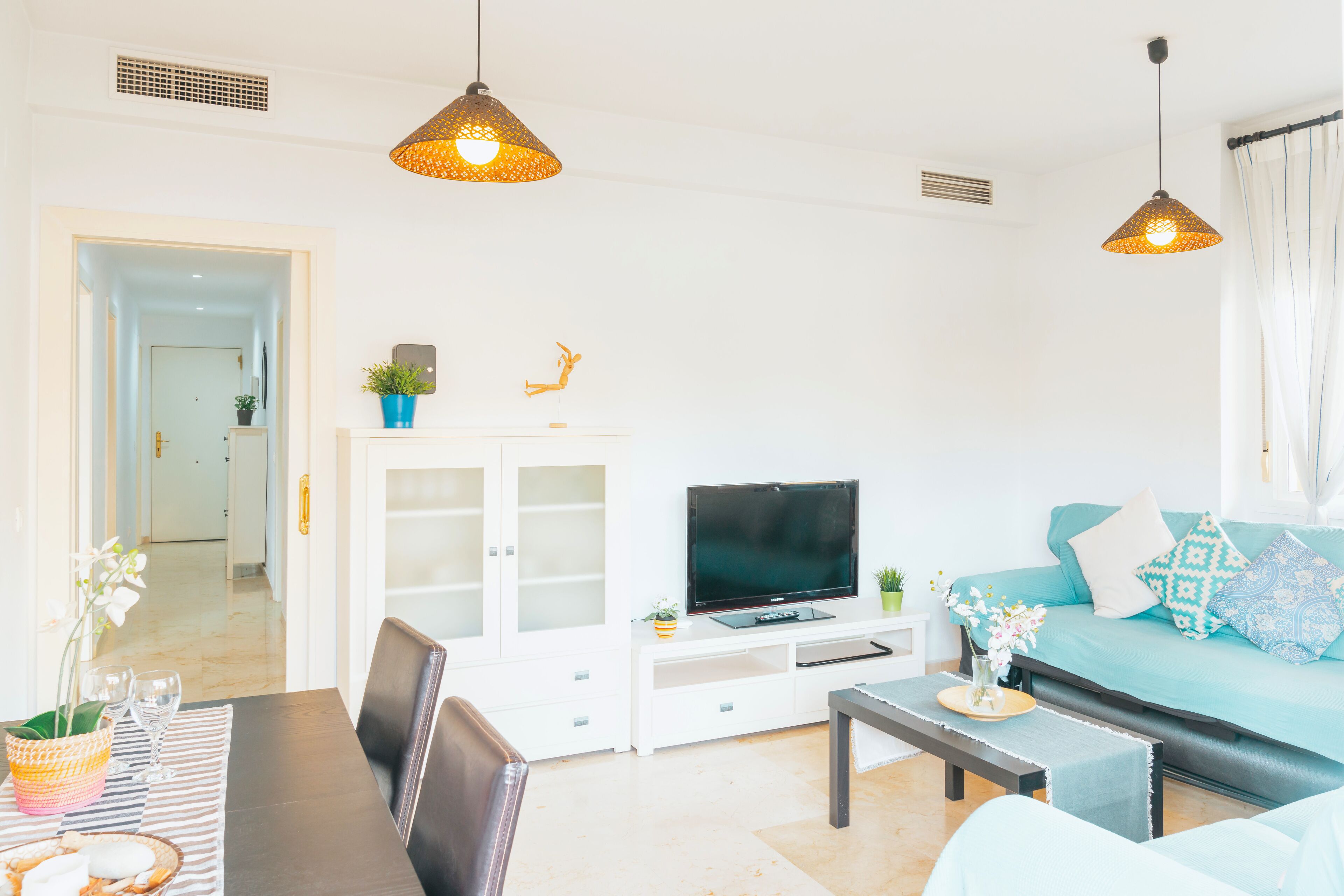 Apartamento família, 2 quartos | Área de estar | TV de tela plana