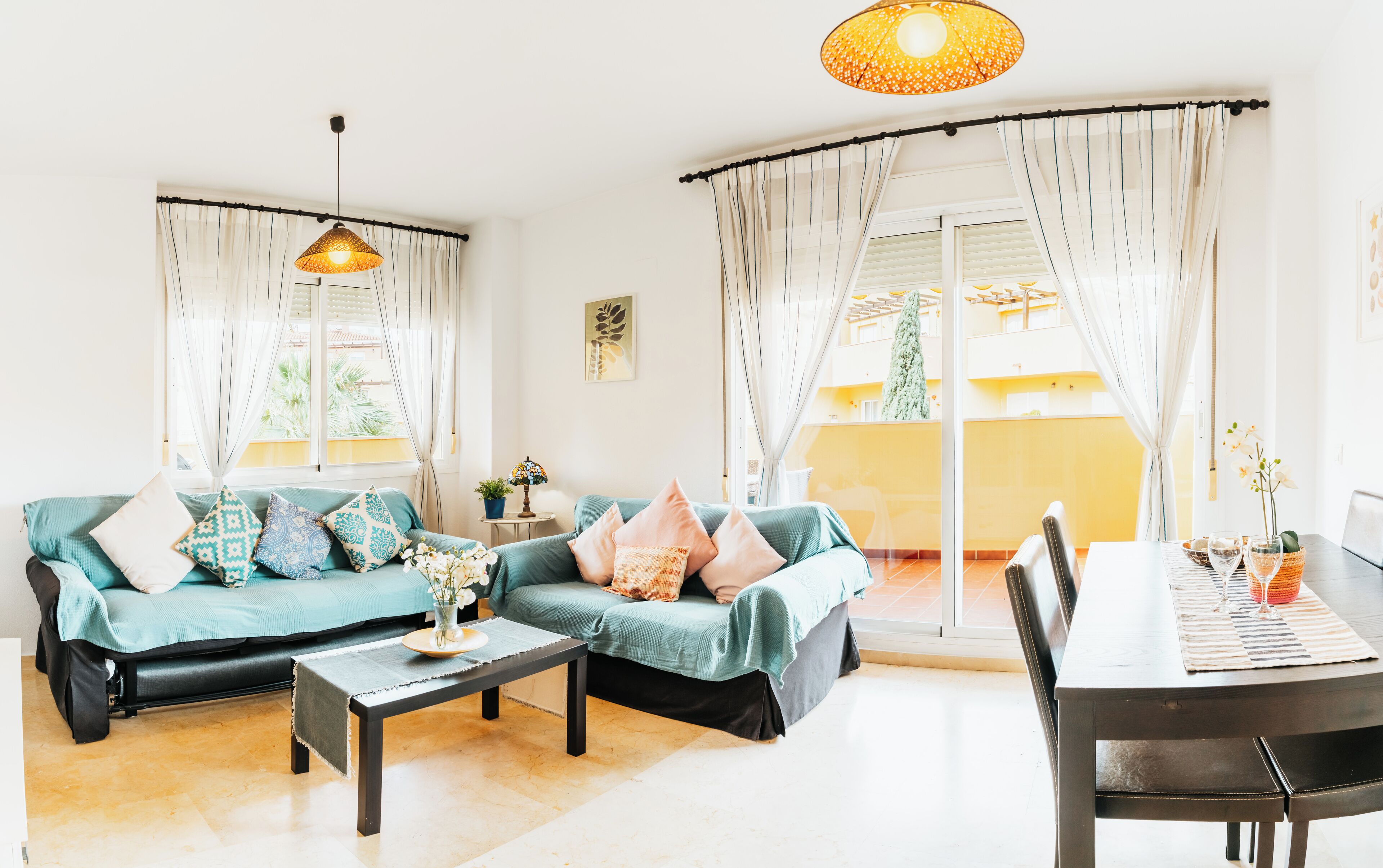 Familieleilighet, 2 soverom | Oppholdsområde | Flatskjerm-TV