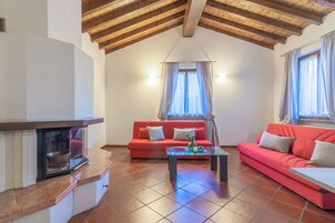 House | Living area | 35-inch TV with digital channels