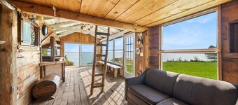 Redwood Retreat Waterfront Cottage By Simcoe With Hot Tub And Sauna