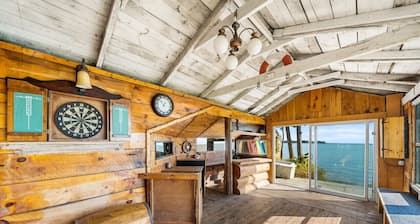 Redwood Retreat Waterfront Cottage By Simcoe With Hot Tub And Sauna