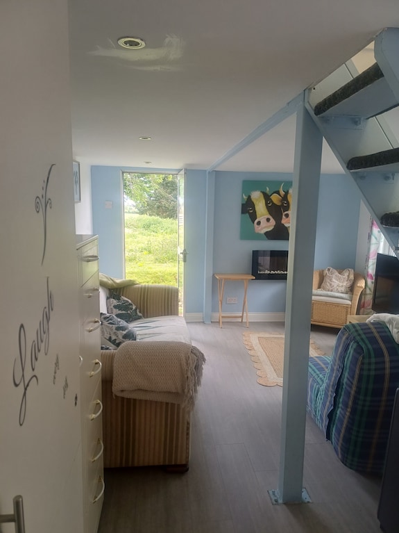 Secluded Little Hideaway In The Beautiful Mountains Of Llanwonno. Dog Friendly. - South Wales