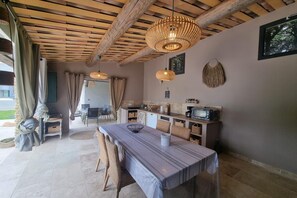 Patio / Balcony - Charming holiday house with private pool, Maillane (Maillane)