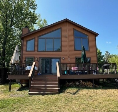 Bears Den: Year-round Comfortable 4-bdrm house on Lake Ripley in Cambridge WI