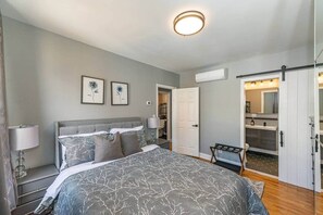 3 bedrooms, desk, iron/ironing board, free WiFi