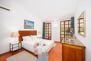 4 chambres, fer et planche à repasser, Wi-Fi, draps fournis