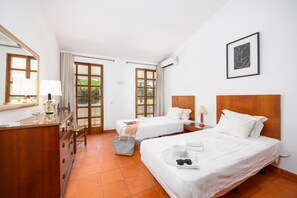 4 dormitorios, tabla de planchar con plancha, wifi y ropa de cama