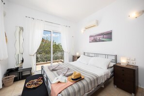 3 habitaciones, tabla de planchar con plancha, wifi y ropa de cama 