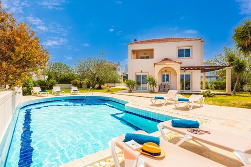 Villa Maia - Three Bedroom Villa, Sleeps 6