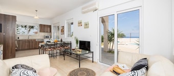 Villa Maia - Three Bedroom Villa, Sleeps 6