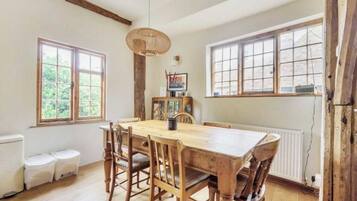 Apartment | Tempat makan