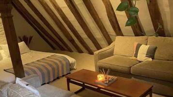 Apartment | Ruang tamu | Pendiangan