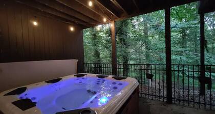 River Bottom Bungalow in delightful Athens with Hot Tub, Sauna and River access