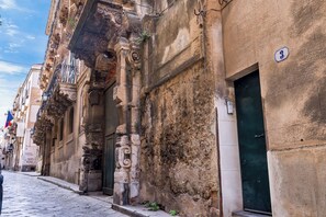 Property entrance - Casa Mirto a Piazza Marina by Wonderful Italy (Palermo)