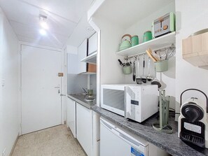 Fridge, microwave, coffee/tea maker, electric kettle