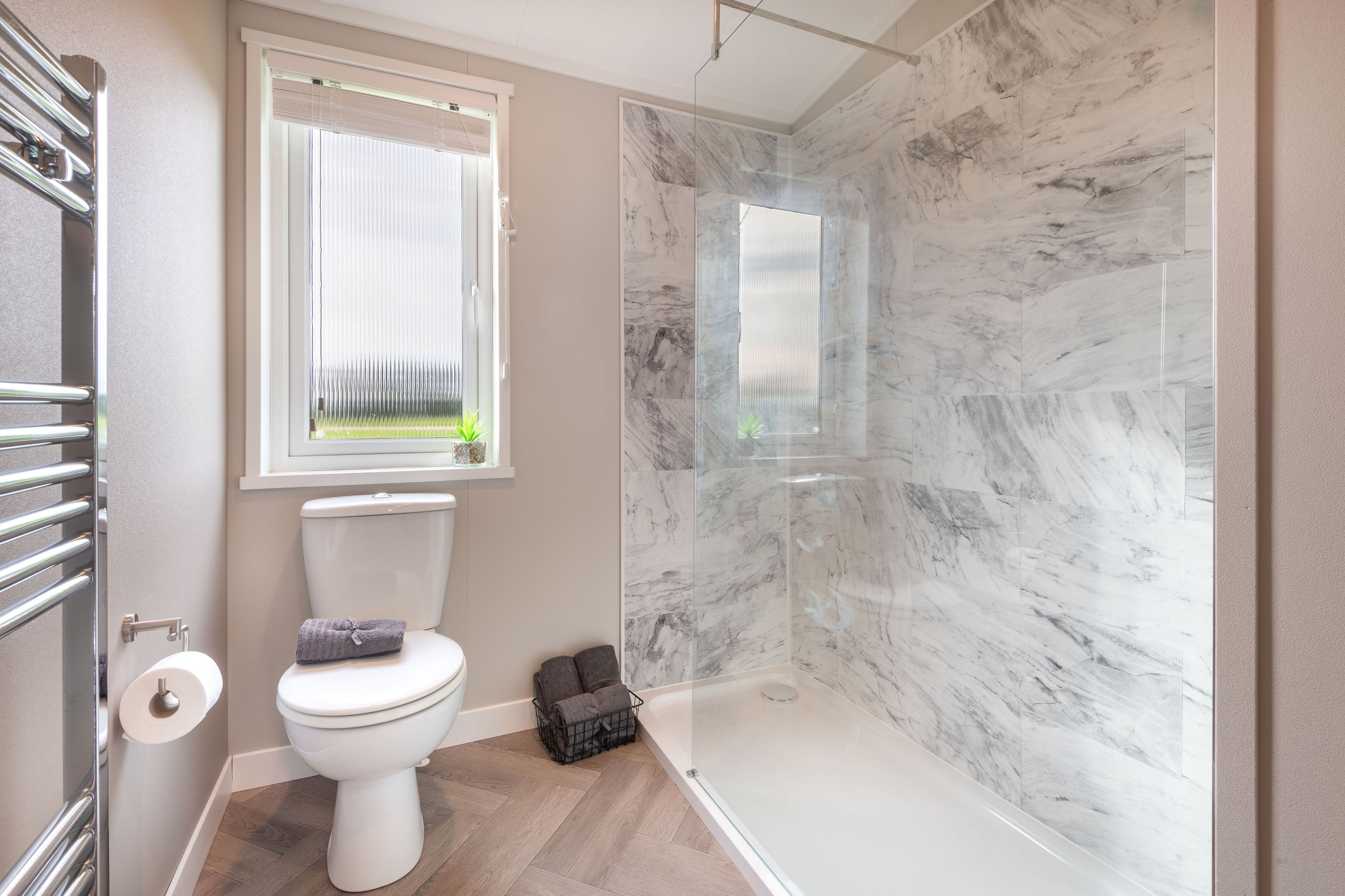 Secador de pelo y toallas