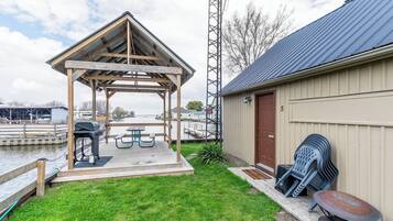 Family Cottage, Lake View | Terrace/patio