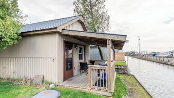 Basic Cottage, Lake View | Terrace/patio