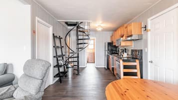 Family Cottage, Lake View | Living area