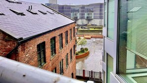 Unclassified image, 5 of 10, button - Self-catering Studio In The Centre of Leeds (Leeds)