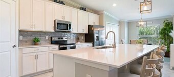 2 MONTHS MIN STAY Golfer's Retreat-Elegant 2-bdr Condo w Stunning Fairway Views!