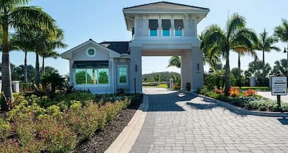 Golfer's Retreat-Elegant 2-bdr Condo w/Stunning Fairway Views! 2 months min stay