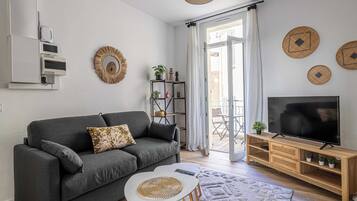 Comfort Apartment, Balcony | Living area