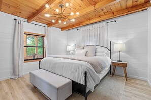 3 habitaciones, tabla de planchar con plancha, wifi y ropa de cama