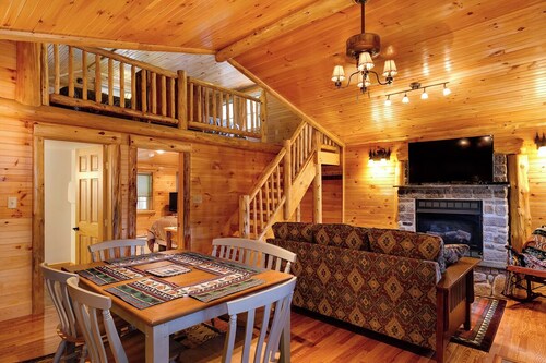 Cozy Cabin with second floor loft, outdoor BBQs, campfire pits, and more!