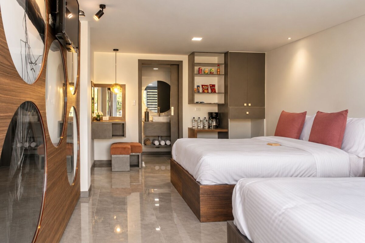 Deluxe Double Room, Mountain View | WiFi (free), bed sheets