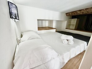 Iron/ironing board, free WiFi, bed sheets