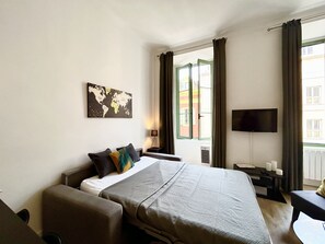 Iron/ironing board, free WiFi, bed sheets