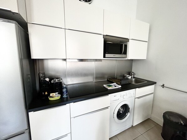 Fridge, microwave, stovetop, coffee/tea maker