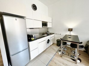 Fridge, microwave, stovetop, coffee/tea maker