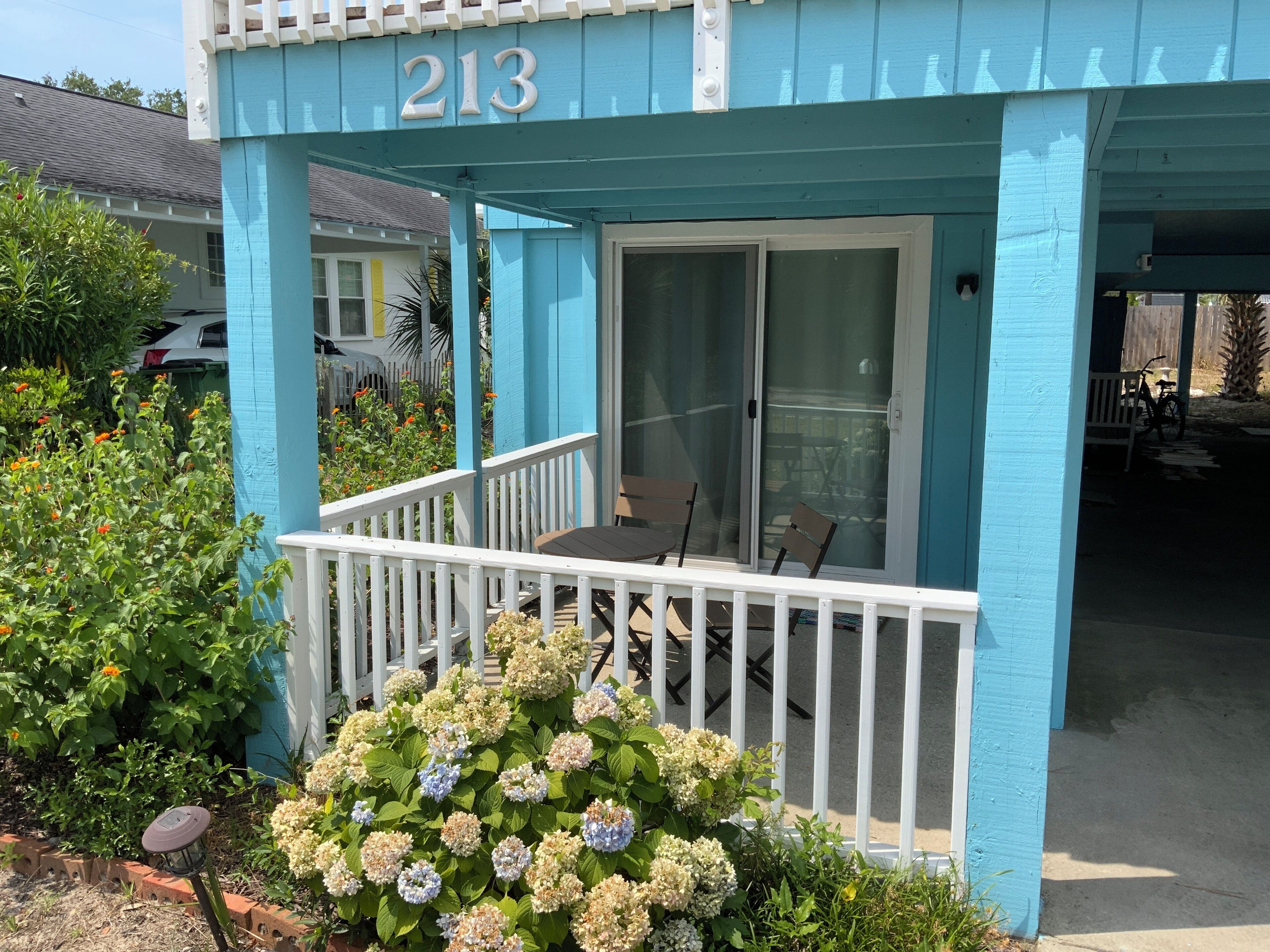 1 blk to Beach, 1 BR plus sleeper sofa with AC, WiFi in laidback Surfside Beach