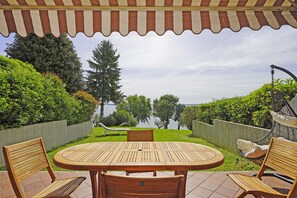 Apartamento, vista para o lago | Terraço/pátio