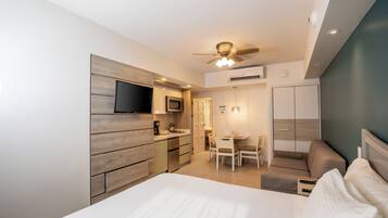 Studio, 1 King-Bett und Schlafsofa, Nichtraucher, eigenes Bad | Zimmersafe, Schreibtisch, Verdunkelungsvorhänge, Bügeleisen/Bügelbrett